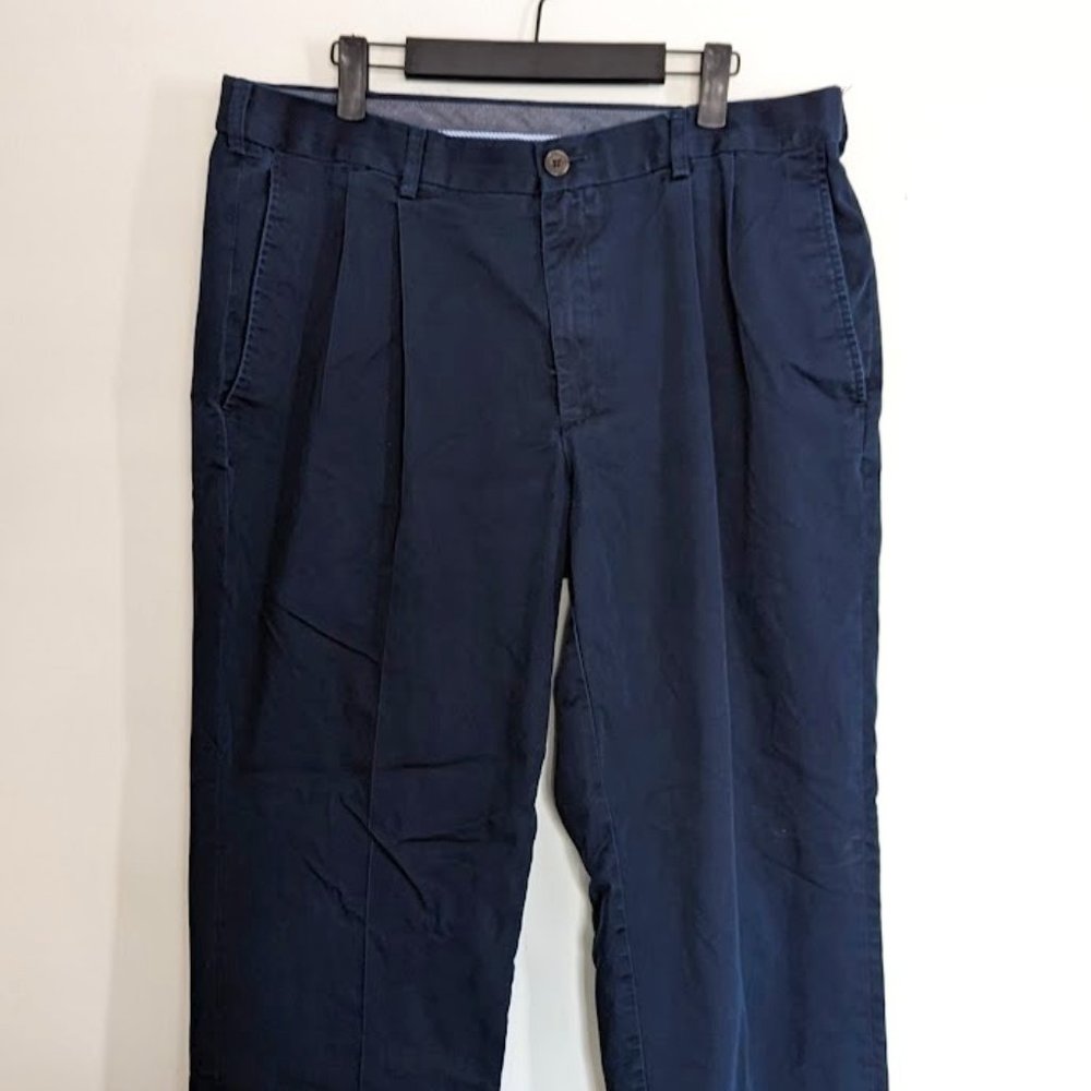 Pre-Loved Haggar Clothing Men's Classic Fit Premium Khaki in Navy Blue 36x30